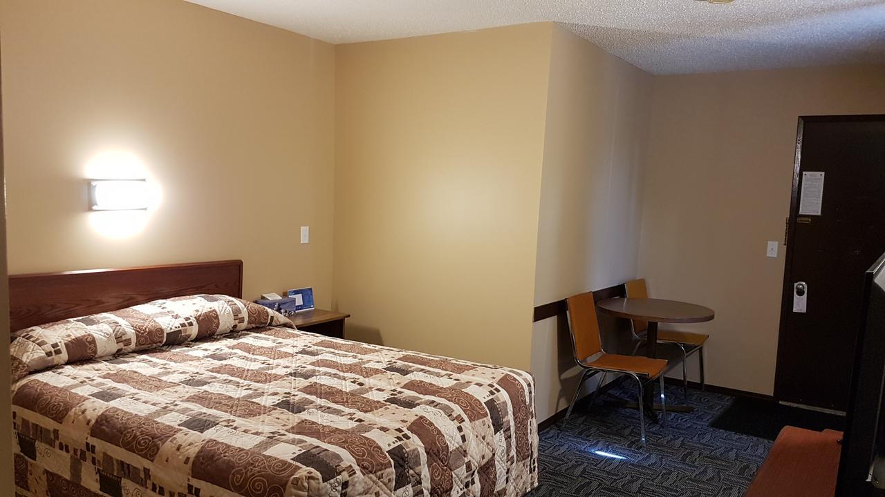 Golden West Motor Inn Carstairs Екстериор снимка