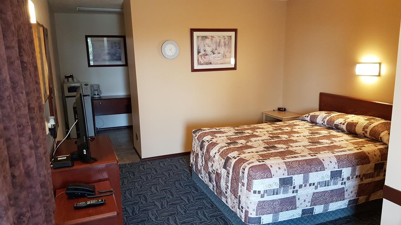 Golden West Motor Inn Carstairs Екстериор снимка