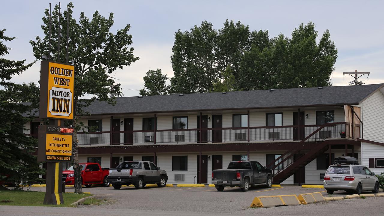 Golden West Motor Inn Carstairs Екстериор снимка