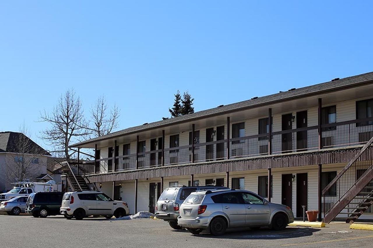 Golden West Motor Inn Carstairs Екстериор снимка
